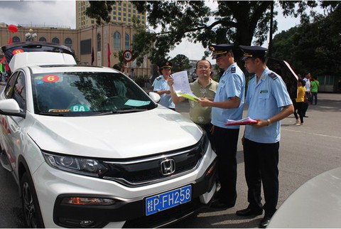 53 lượt xe du lịch tự lái Trung Quốc đã vào Quảng Ninh - Ảnh 2. 53 lượt xe du lịch tự lái Trung Quốc đã vào Quảng Ninh - Ảnh 2.