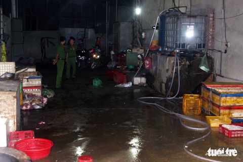 Bắt quả tang cơ sở ngâm hóa chất tẩy trắng hàng trăm ký nội tạng bò - Ảnh 1. Bắt quả tang cơ sở ngâm hóa chất tẩy trắng hàng trăm ký nội tạng bò - Ảnh 1.