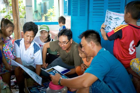 Bỏ việc lương cao đi bảo tồn thú biển - Ảnh 1. Bỏ việc lương cao đi bảo tồn thú biển - Ảnh 1.