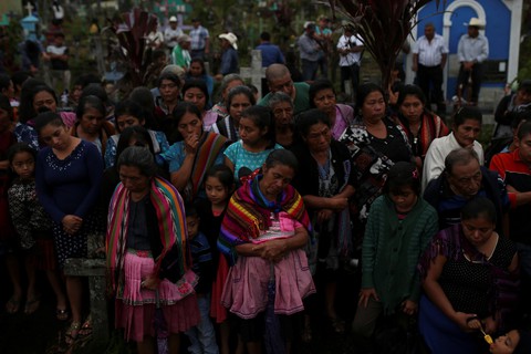 Tro bụi núi lửa xóa đi sự sống ở Guatemala - Ảnh 19. Tro bụi núi lửa xóa đi sự sống ở Guatemala - Ảnh 19.
