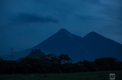 Tro bụi núi lửa xóa đi sự sống ở Guatemala - Ảnh 22. Tro bụi núi lửa xóa đi sự sống ở Guatemala - Ảnh 22.