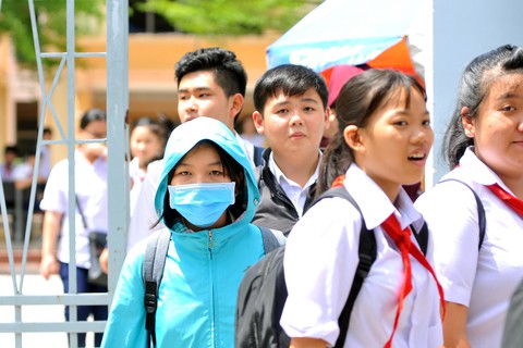Hai mẹ con cùng hiến thận trên Tuổi Trẻ vào đề tuyển sinh lớp 10 - Ảnh 2. Hai mẹ con cùng hiến thận trên Tuổi Trẻ vào đề tuyển sinh lớp 10 - Ảnh 2.