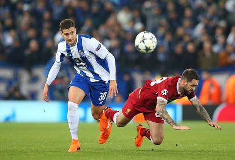 Manchester United mua hậu vệ trẻ hay nhất châu Âu - Ảnh 2. Manchester United mua hậu vệ trẻ hay nhất châu Âu - Ảnh 2.