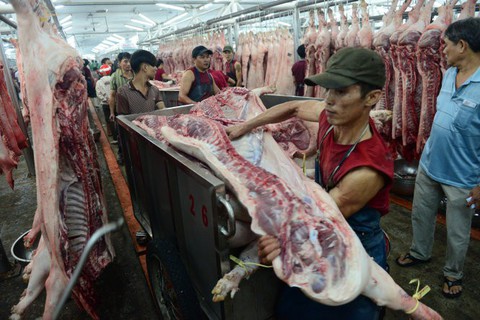 Thịt heo bình ổn tăng thêm 1.000-5.000 đồng/kg - Ảnh 1. Thịt heo bình ổn tăng thêm 1.000-5.000 đồng/kg - Ảnh 1.