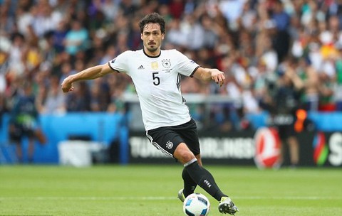Mats Hummels nói lứa cầu thủ Leroy Sane mắc bệnh sao - Ảnh 1. Mats Hummels nói lứa cầu thủ Leroy Sane mắc bệnh sao - Ảnh 1.