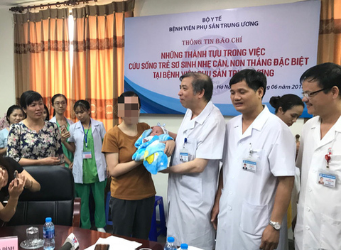 Nuôi thành công bé sinh non chỉ nặng 500 gr - Ảnh 1. Nuôi thành công bé sinh non chỉ nặng 500 gr - Ảnh 1.