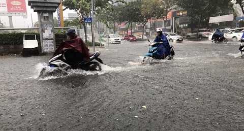 Hàng không tính sắm cầu phao đối phó chuyện ngập Tân Sơn Nhất? - Ảnh 1. Hàng không tính sắm cầu phao đối phó chuyện ngập Tân Sơn Nhất? - Ảnh 1.