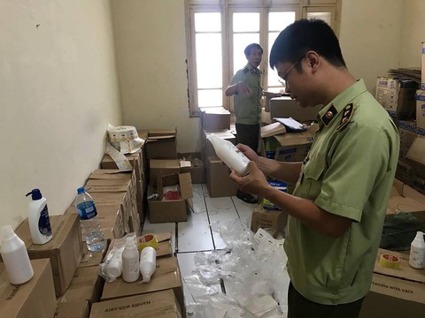 Cả kho mỹ phẩm giả tại trụ sở cũ của Thanh tra Chính phủ - Ảnh 1. Cả kho mỹ phẩm giả tại trụ sở cũ của Thanh tra Chính phủ - Ảnh 1.