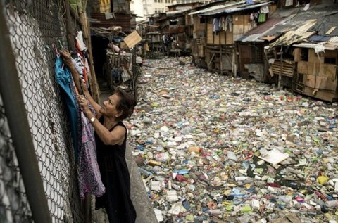 Philippines nỗ lực làm sạch con kênh bị ô nhiễm rác thải ở Manila - Ảnh 1. Philippines nỗ lực làm sạch con kênh bị ô nhiễm rác thải ở Manila - Ảnh 1.