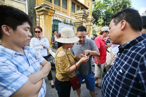 Lại lan truyền tin lộ đề toán tuyển sinh lớp 10 Hà Nội - Ảnh 1. Lại lan truyền tin lộ đề toán tuyển sinh lớp 10 Hà Nội - Ảnh 1.