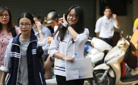 94.000 học sinh Hà Nội bắt đầu thi tuyển sinh lớp 10 - Ảnh 1. 94.000 học sinh Hà Nội bắt đầu thi tuyển sinh lớp 10 - Ảnh 1.