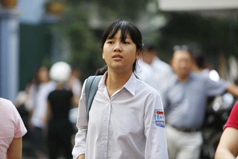 Đề văn an toàn, thí sinh Hà Nội nói dễ lấy điểm 7,8 - Ảnh 5. Đề văn an toàn, thí sinh Hà Nội nói dễ lấy điểm 7,8 - Ảnh 5.