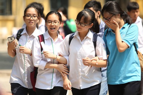 Đề văn an toàn, thí sinh Hà Nội nói dễ lấy điểm 7,8 - Ảnh 4. Đề văn an toàn, thí sinh Hà Nội nói dễ lấy điểm 7,8 - Ảnh 4.