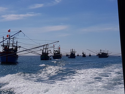 Cứu sống 31 ngư dân chìm tàu trôi dạt ở Trường Sa - Ảnh 1. Cứu sống 31 ngư dân chìm tàu trôi dạt ở Trường Sa - Ảnh 1.