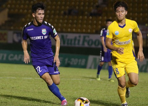 Tiền đạo U-23 Đức Chinh lập cú đúp, Đà Nẵng thắng Nam Định - Ảnh 2. Tiền đạo U-23 Đức Chinh lập cú đúp, Đà Nẵng thắng Nam Định - Ảnh 2.