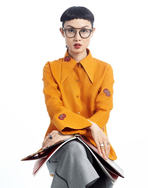 Khi phụ nữ độc lập, cuốn hút khoác sơmi mùa hè - Ảnh 1. Khi phụ nữ độc lập, cuốn hút khoác sơmi mùa hè - Ảnh 1.