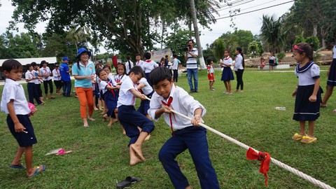 Hơn 140 đoàn viên thanh niên về xã đảo Thổ Châu - Ảnh 1. Hơn 140 đoàn viên thanh niên về xã đảo Thổ Châu - Ảnh 1.