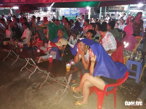 Đội mưa dự lễ công bố khu du lịch quốc gia Núi Sam - Ảnh 2. Đội mưa dự lễ công bố khu du lịch quốc gia Núi Sam - Ảnh 2.