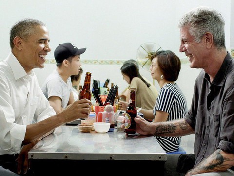 Đầu bếp ăn bún chả cùng Tổng thống Obama treo cổ tự tử - Ảnh 2. Đầu bếp ăn bún chả cùng Tổng thống Obama treo cổ tự tử - Ảnh 2.
