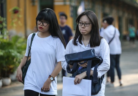 Công an Hà Nội làm việc với thầy giáo làm lọt đề thi - Ảnh 2. Công an Hà Nội làm việc với thầy giáo làm lọt đề thi - Ảnh 2.