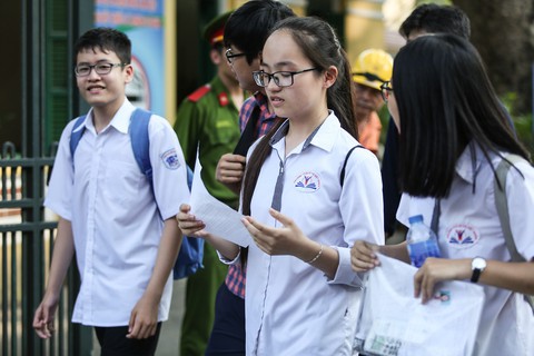 Hà Nội: Thí sinh thi lớp 10 chuyên tiếng Anh gấp 5,5 lần lịch sử - Ảnh 1. Hà Nội: Thí sinh thi lớp 10 chuyên tiếng Anh gấp 5,5 lần lịch sử - Ảnh 1.