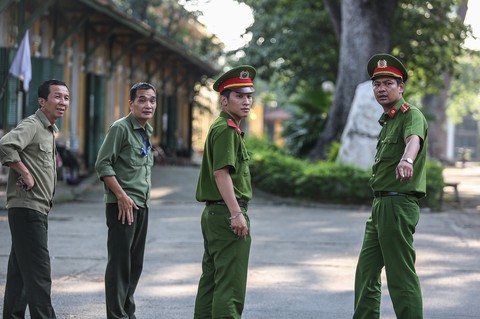 Công an Hà Nội làm việc với thầy giáo làm lọt đề thi - Ảnh 1. Công an Hà Nội làm việc với thầy giáo làm lọt đề thi - Ảnh 1.