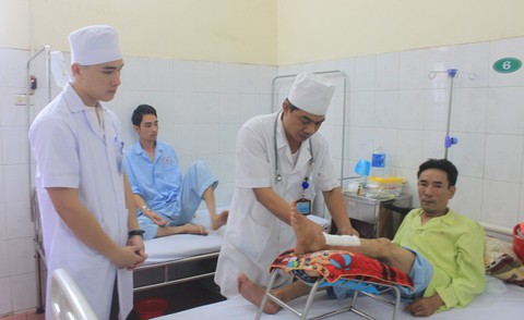 Thu nhập thấp, hàng loạt bác sĩ bệnh viện công ĐBSCL nghỉ việc - Ảnh 4. Thu nhập thấp, hàng loạt bác sĩ bệnh viện công ĐBSCL nghỉ việc - Ảnh 4.