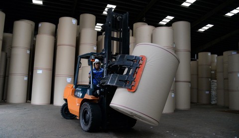 Đau đầu với giá giấy tăng chóng mặt - Ảnh 1. Đau đầu với giá giấy tăng chóng mặt - Ảnh 1.