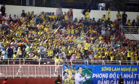 Tài Em cùng CLB Sài Gòn thắng trận cầu 6 điểm - Ảnh 2. Tài Em cùng CLB Sài Gòn thắng trận cầu 6 điểm - Ảnh 2.