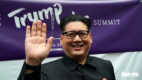 Gặp gỡ ‘bản sao’ của ông Kim Jong Un tại Singapore - Ảnh 3. Gặp gỡ ‘bản sao’ của ông Kim Jong Un tại Singapore - Ảnh 3.