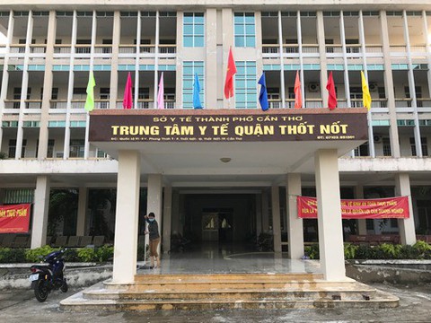 Cảnh cáo giám đốc trung tâm y tế để tiền ngoài sổ sách - Ảnh 1. Cảnh cáo giám đốc trung tâm y tế để tiền ngoài sổ sách - Ảnh 1.