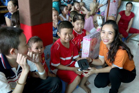 Hơn 1 tỉ đồng hỗ trợ hóa trị cho bệnh nhi ung thư - Ảnh 1. Hơn 1 tỉ đồng hỗ trợ hóa trị cho bệnh nhi ung thư - Ảnh 1.