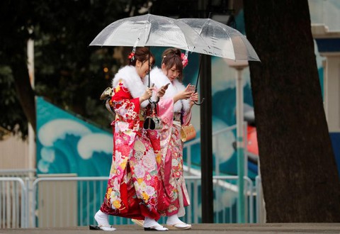 Thiếu nữ Nhật rạng rỡ kimono trong lễ trưởng thành - Ảnh 7. Thiếu nữ Nhật rạng rỡ kimono trong lễ trưởng thành - Ảnh 7.
