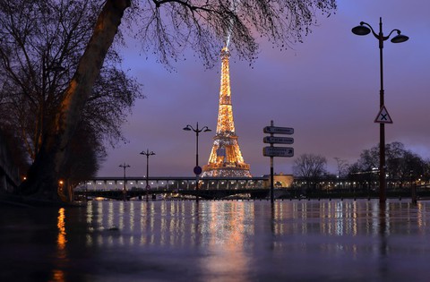 Du lịch Paris bị ảnh hưởng vì lũ sông Seine dâng 5,2m - Ảnh 7. Du lịch Paris bị ảnh hưởng vì lũ sông Seine dâng 5,2m - Ảnh 7.