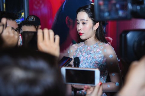 1-7: Hương Giang rắc rối, Trấn Thành giả giọng, Nam Em nói chuyện lái xe - Ảnh 7. 1-7: Hương Giang rắc rối, Trấn Thành giả giọng, Nam Em nói chuyện lái xe - Ảnh 7.