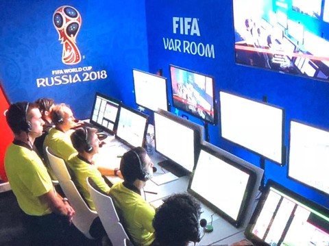 FIFA bị đòi tiền bản quyền VAR - Ảnh 1. FIFA bị đòi tiền bản quyền VAR - Ảnh 1.