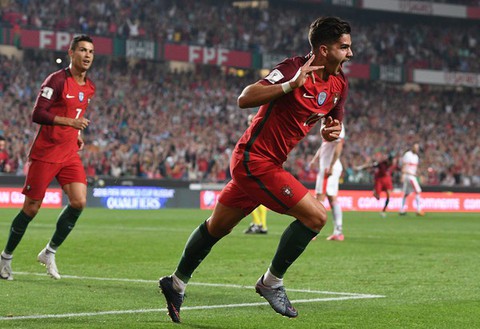 Hé lộ gương mặt kế nhiệm Ronaldo chỉ sau 15 phút xuất hiện - Ảnh 8. Hé lộ gương mặt kế nhiệm Ronaldo chỉ sau 15 phút xuất hiện - Ảnh 8.