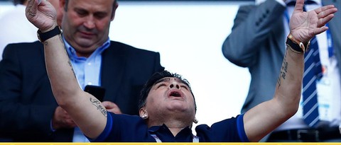 Maradona và cảm xúc của cậu bé vàng suốt hành trình World Cup - Ảnh 8. Maradona và cảm xúc của cậu bé vàng suốt hành trình World Cup - Ảnh 8.