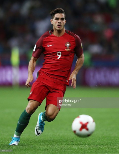 Hé lộ gương mặt kế nhiệm Ronaldo chỉ sau 15 phút xuất hiện - Ảnh 9. Hé lộ gương mặt kế nhiệm Ronaldo chỉ sau 15 phút xuất hiện - Ảnh 9.