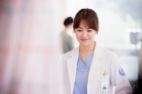 Khả Ngân, Song Luân đóng Hậu duệ mặt trời phiên bản Việt - Ảnh 3. Khả Ngân, Song Luân đóng Hậu duệ mặt trời phiên bản Việt - Ảnh 3.