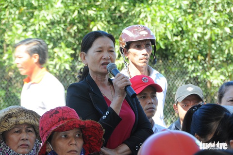 Đối thoại nảy lửa, dân vẫn chưa cho xe vào bãi rác Nghĩa Kỳ - Ảnh 1. Đối thoại nảy lửa, dân vẫn chưa cho xe vào bãi rác Nghĩa Kỳ - Ảnh 1.