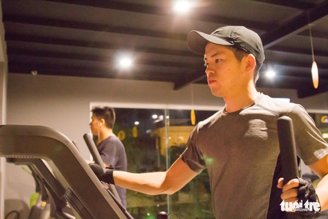 Xả stress, giới trẻ TP.HCM đi tập gym đêm - Ảnh 2. Xả stress, giới trẻ TP.HCM đi tập gym đêm - Ảnh 2.