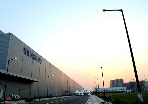 Samsung mở nhà máy điện thoại lớn nhất thế giới tại Ấn Độ - Ảnh 1. Samsung mở nhà máy điện thoại lớn nhất thế giới tại Ấn Độ - Ảnh 1.