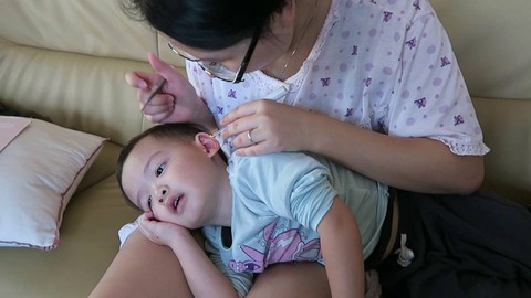 Có nên lấy ráy tai cho bé? - Ảnh 1. Có nên lấy ráy tai cho bé? - Ảnh 1.