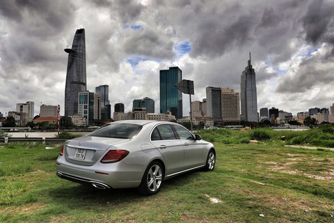 Đánh giá xe Mercedes E250 2018: nghe trái tim cất lời... - Ảnh 1. Đánh giá xe Mercedes E250 2018: nghe trái tim cất lời... - Ảnh 1.