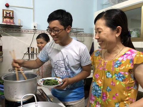 Thí sinh TP.HCM duy nhất điểm 10 môn toán là học sinh chuyên hóa - Ảnh 2. Thí sinh TP.HCM duy nhất điểm 10 môn toán là học sinh chuyên hóa - Ảnh 2.