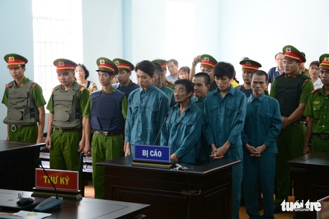 Gây rối ở Bình Thuận, 6 bị cáo bị phạt tù từ 24-30 tháng - Ảnh 1. Gây rối ở Bình Thuận, 6 bị cáo bị phạt tù từ 24-30 tháng - Ảnh 1.