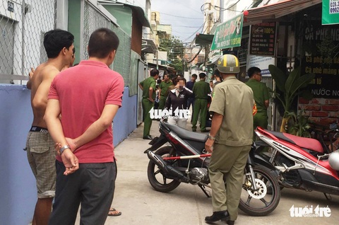 Mâu thuẫn tình cảm, nổ súng bắn hai cô gái rồi uống thuốc tự tử - Ảnh 1. Mâu thuẫn tình cảm, nổ súng bắn hai cô gái rồi uống thuốc tự tử - Ảnh 1.
