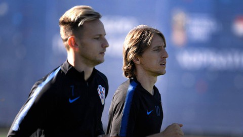 Modric và Rakitic - quái vật hai đầu nguy hiểm của Croatia - Ảnh 2. Modric và Rakitic - quái vật hai đầu nguy hiểm của Croatia - Ảnh 2.