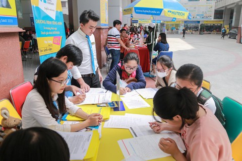 Thí sinh nên làm gì nếu điểm thi THPT không như ý? - Ảnh 1. Thí sinh nên làm gì nếu điểm thi THPT không như ý? - Ảnh 1.